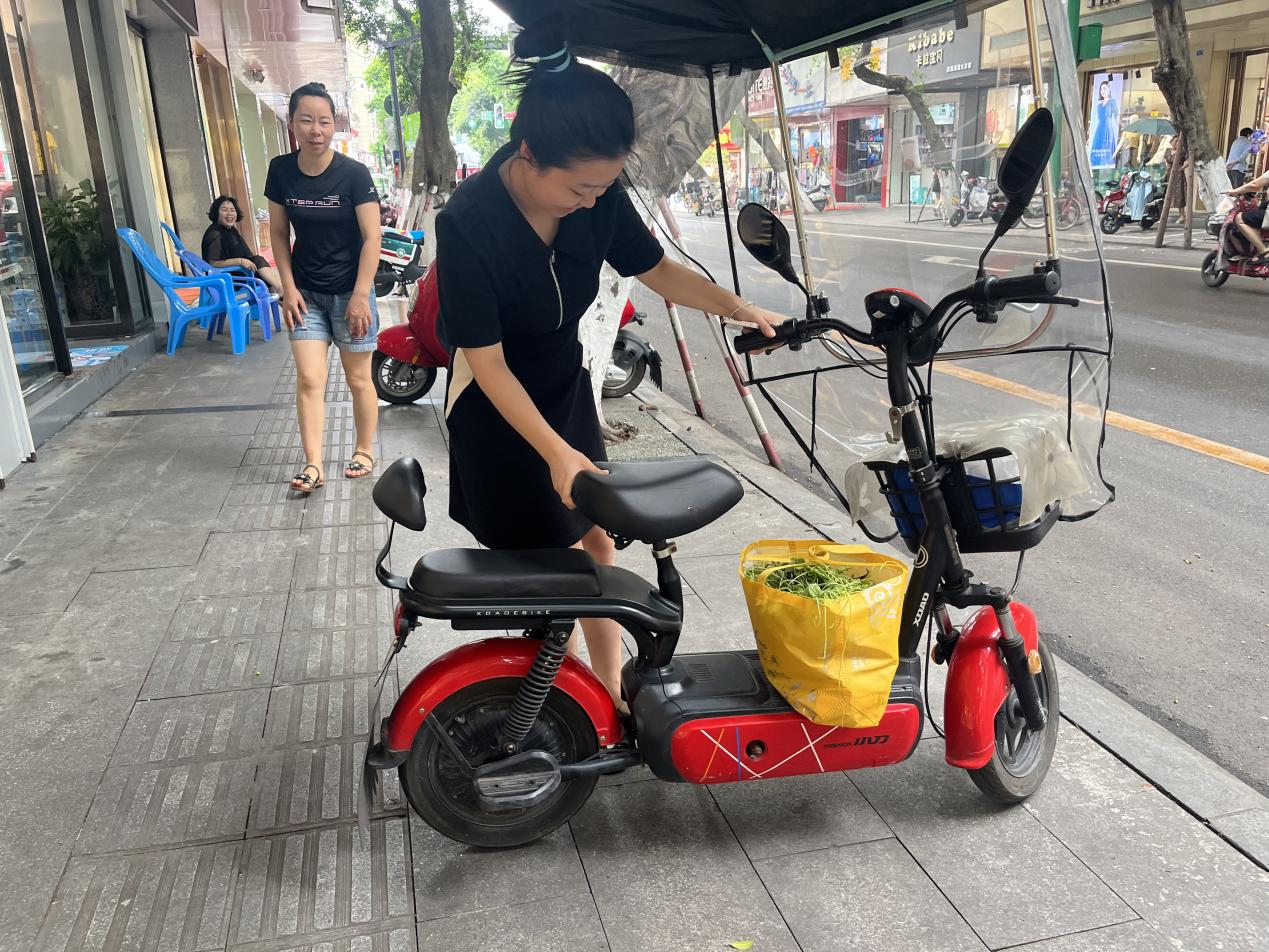 創(chuàng)建衛(wèi)生城市，營造整潔文明環(huán)境